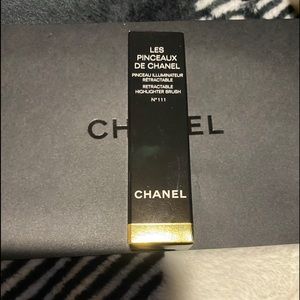 Chanel Retractable Highlighter Brush